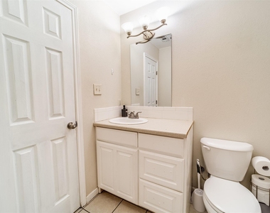 1738 Rutland Dr - Photo Thumbnail 23
