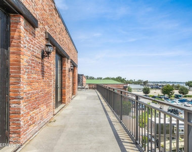 105 N 2nd Street - Photo Thumbnail 6