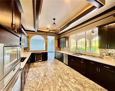 14370 Mcgregor Boulevard - Photo Thumbnail 6