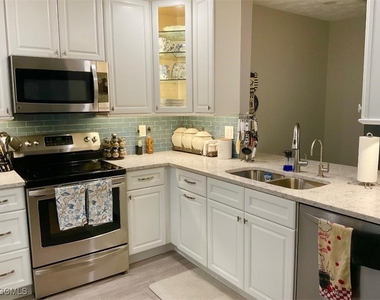 3708 Se 12th Avenue - Photo Thumbnail 4