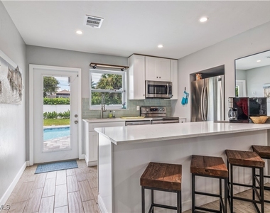 791 94th Avenue N - Photo Thumbnail 12