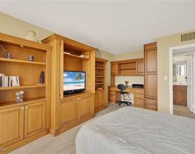 4001 Gulf Shore Boulevard N - Photo Thumbnail 18