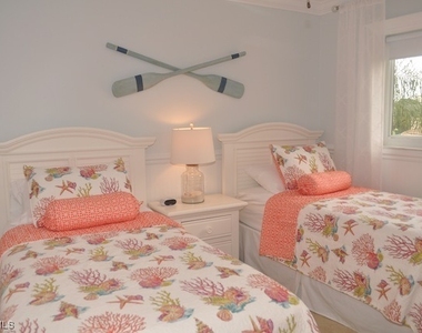 555 Park Shore Drive - Photo Thumbnail 17