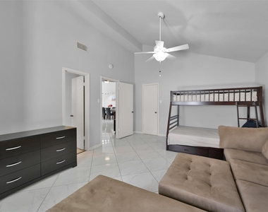 35 Lakeview Village - Photo Thumbnail 15