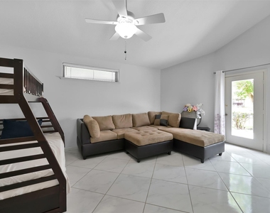 35 Lakeview Village - Photo Thumbnail 13