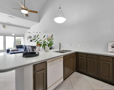 35 Lakeview Village - Photo Thumbnail 4