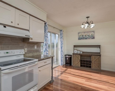 5557 Sea Forest Drive - Photo Thumbnail 14