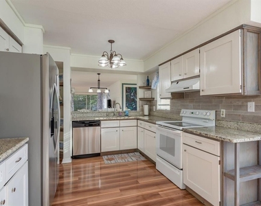 5557 Sea Forest Drive - Photo Thumbnail 12