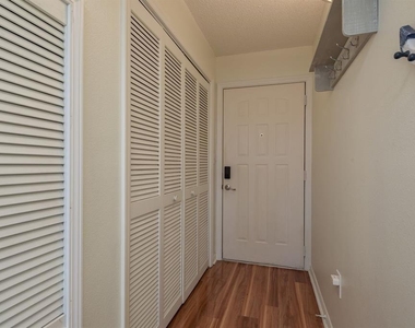 5557 Sea Forest Drive - Photo Thumbnail 10