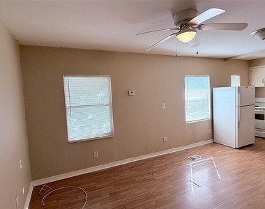 986 22nd Avenue S - Photo Thumbnail 2