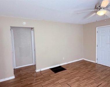 986 22nd Avenue S - Photo Thumbnail 4