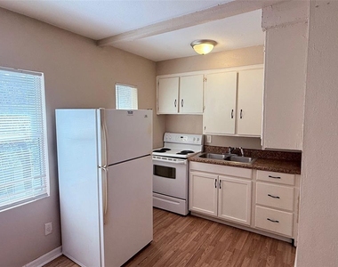 986 22nd Avenue S - Photo Thumbnail 5
