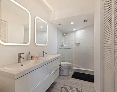 6145 Sun Boulevard - Photo Thumbnail 24
