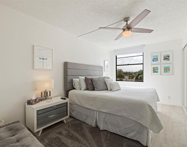 6145 Sun Boulevard - Photo Thumbnail 6