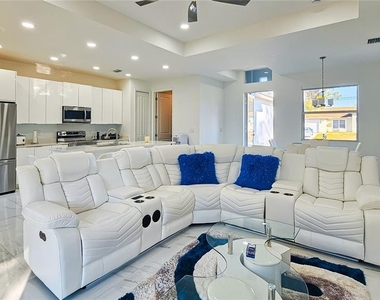 1503 W 17th Street - Photo Thumbnail 7