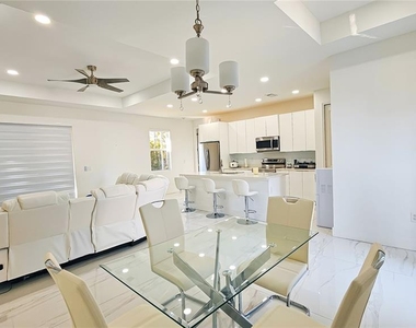 1503 W 17th Street - Photo Thumbnail 6