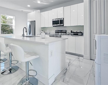 1503 W 17th Street - Photo Thumbnail 20