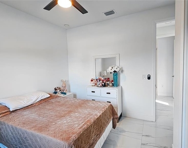 1503 W 17th Street - Photo Thumbnail 16