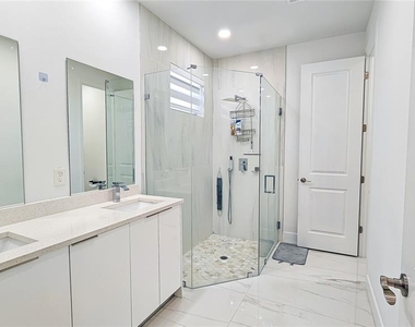 1503 W 17th Street - Photo Thumbnail 10