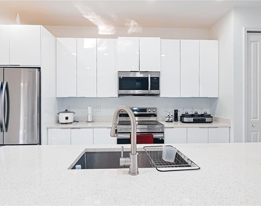 1503 W 17th Street - Photo Thumbnail 11