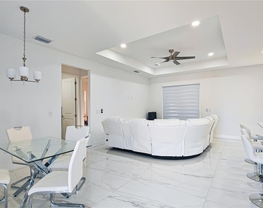 1503 W 17th Street - Photo Thumbnail 5