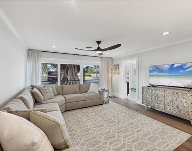 500 S Washington Drive - Photo Thumbnail 2