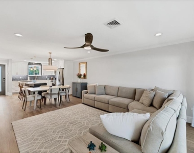 500 S Washington Drive - Photo Thumbnail 4