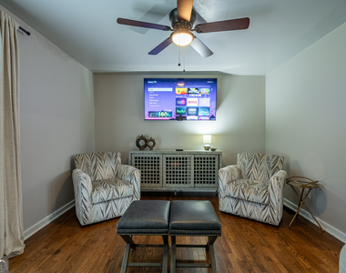 236 Pioneer Trail - Photo Thumbnail 6