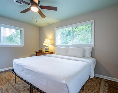 236 Pioneer Trail - Photo Thumbnail 14