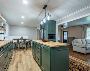 236 Pioneer Trail - Photo Thumbnail 2