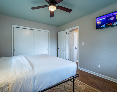 236 Pioneer Trail - Photo Thumbnail 16