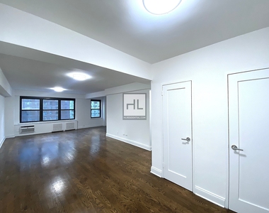 East 57th Street - Photo Thumbnail 2