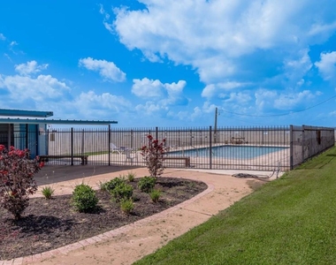 121 W Lakeview Drive - Photo Thumbnail 7