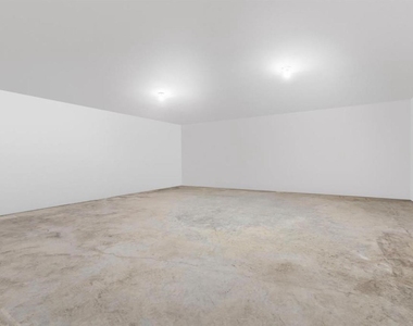 121 W Lakeview Drive - Photo Thumbnail 4