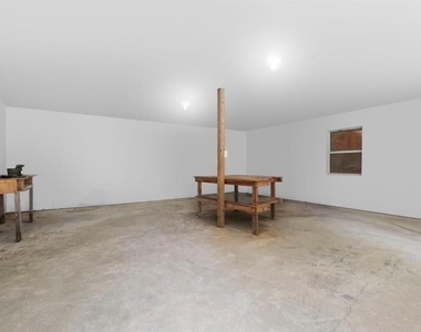 121 W Lakeview Drive - Photo Thumbnail 5