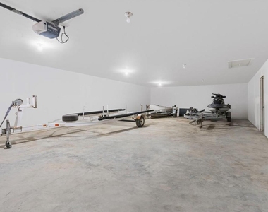 121 W Lakeview Drive - Photo Thumbnail 3