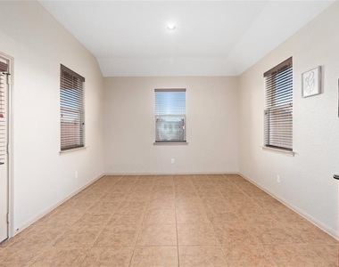 2886 Aurelia Lane - Photo Thumbnail 14