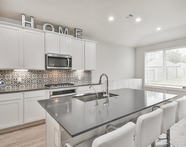14226 Lake Lodge Drive - Photo Thumbnail 10