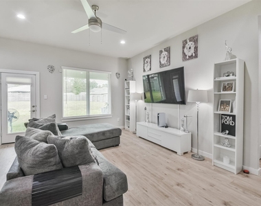 14226 Lake Lodge Drive - Photo Thumbnail 7