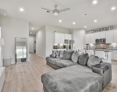 14226 Lake Lodge Drive - Photo Thumbnail 8