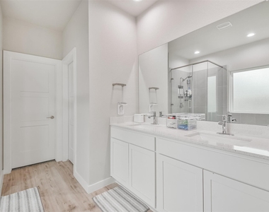 14226 Lake Lodge Drive - Photo Thumbnail 18