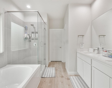 14226 Lake Lodge Drive - Photo Thumbnail 17