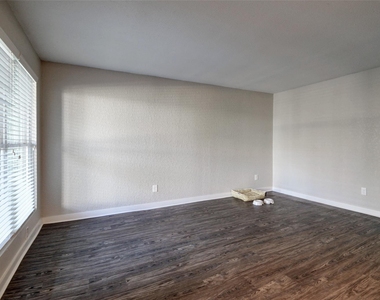 8787 Hammerly Blvd - Photo Thumbnail 3