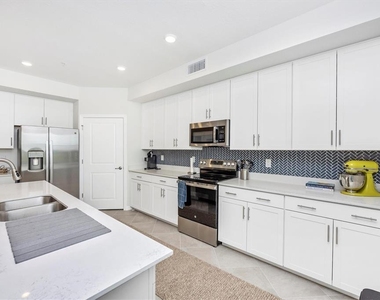 12640 Radiance Court - Photo Thumbnail 7