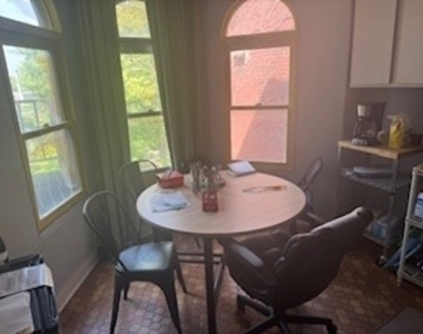 512 Ivy St - Photo Thumbnail 1