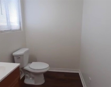 180 N Jones Street - Photo Thumbnail 10