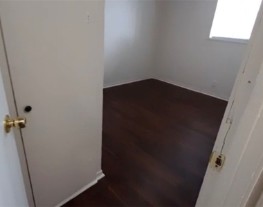 180 N Jones Street - Photo Thumbnail 8