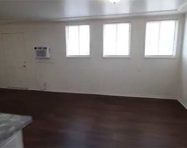 180 N Jones Street - Photo Thumbnail 3