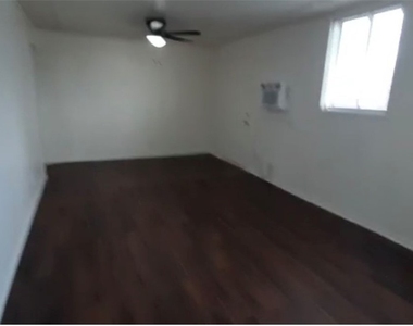 180 N Jones Street - Photo Thumbnail 4