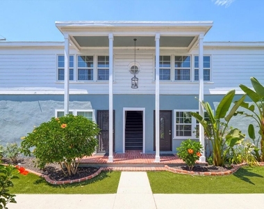 11683 Chandler Boulevard - Photo Thumbnail 1